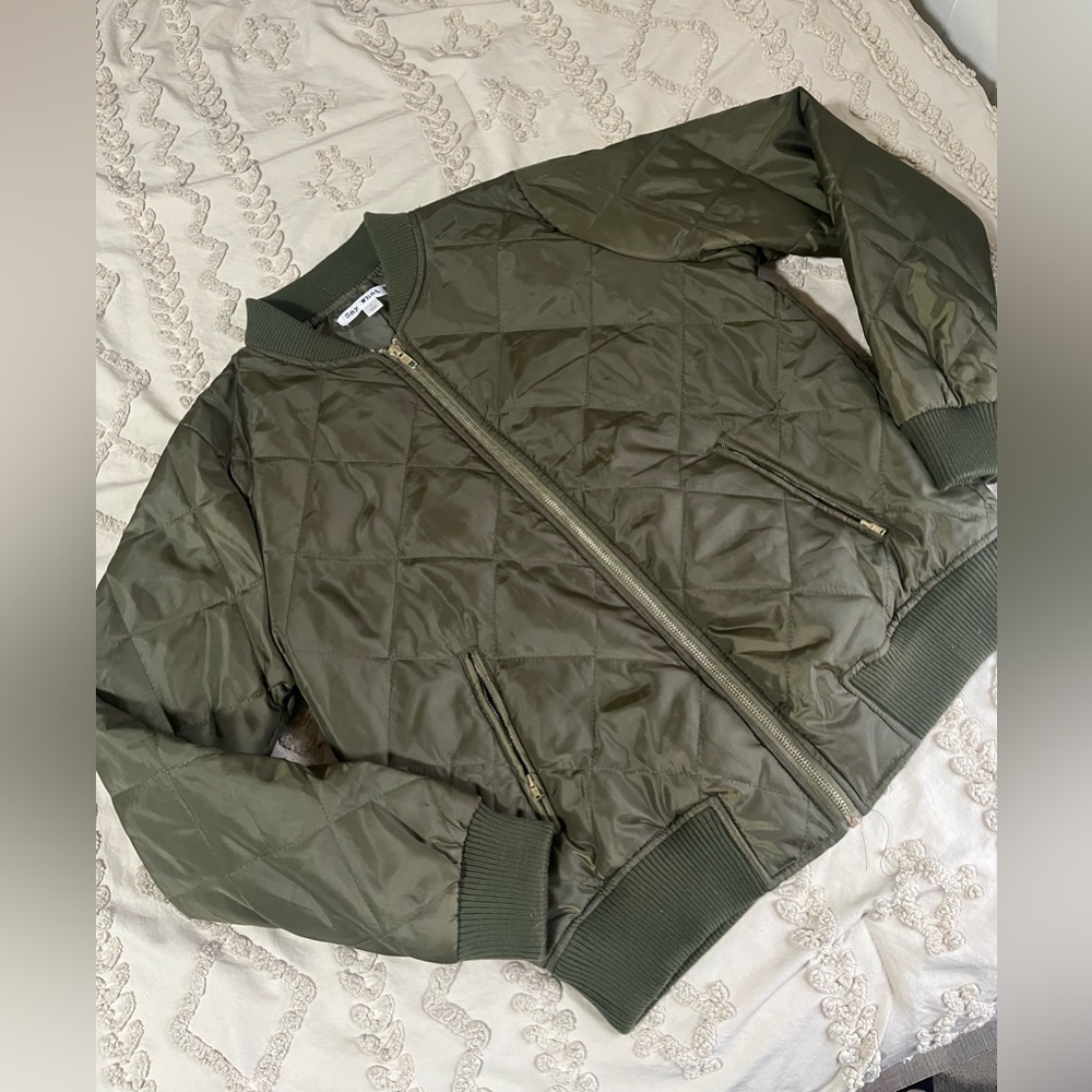 Women’s olive green quilted jacket